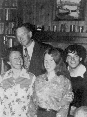 1981family.jpg (98731 bytes)